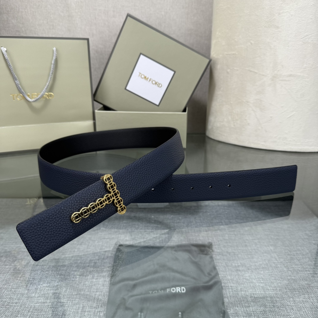 汤姆福特最新网红爆款双面头层牛皮专柜同步3.8宽新款上市了，原版牛皮，搭配铜扣，优雅，大方用的方便。谢谢