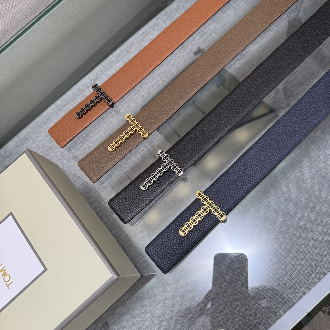 汤姆福特最新网红爆款双面头层牛皮专柜同步3.8宽新款上市了，原版牛皮，搭配铜扣，优雅，大方用的方便。谢谢
