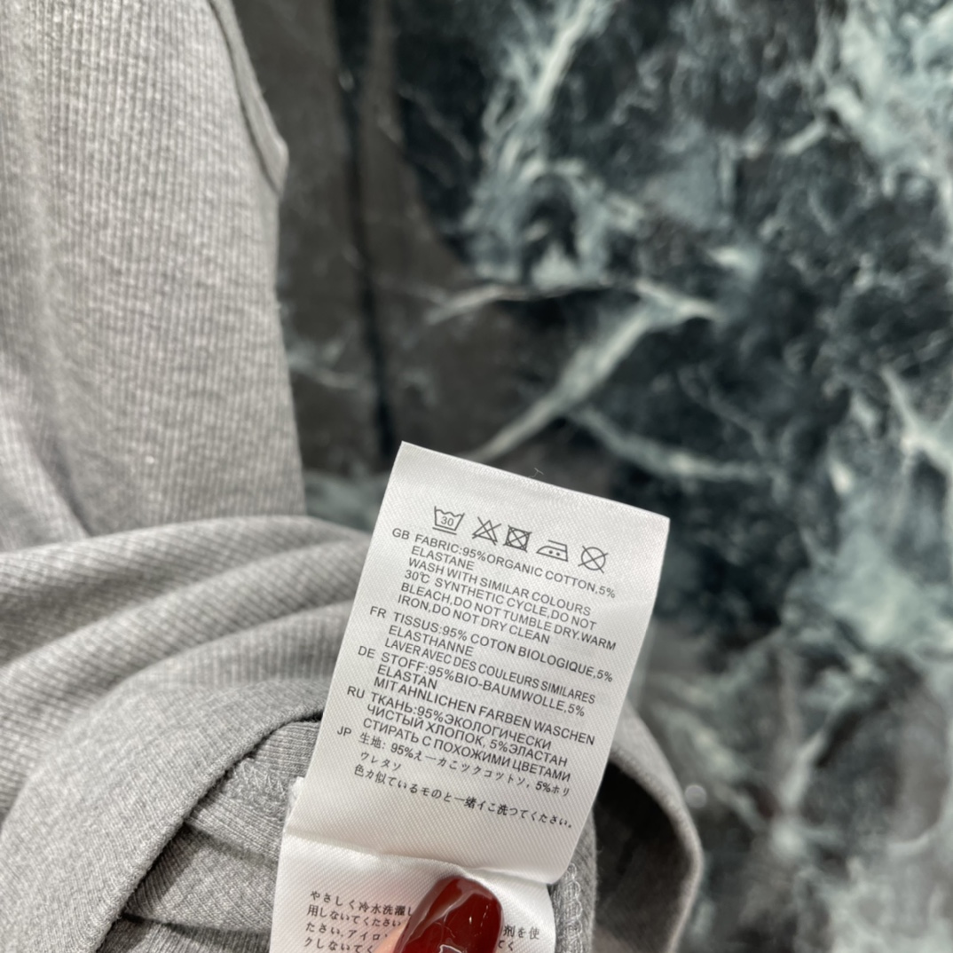 Toteme Scoop nec* 26早春新款 螺纹挂脖吊带 棉质面料弹性好 贴合舒适 挂脖+细肩带设