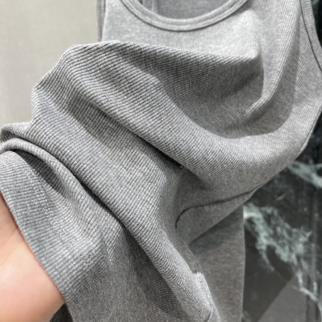 Toteme Scoop nec* 26早春新款 螺纹挂脖吊带 棉质面料弹性好 贴合舒适 挂脖+细肩带设