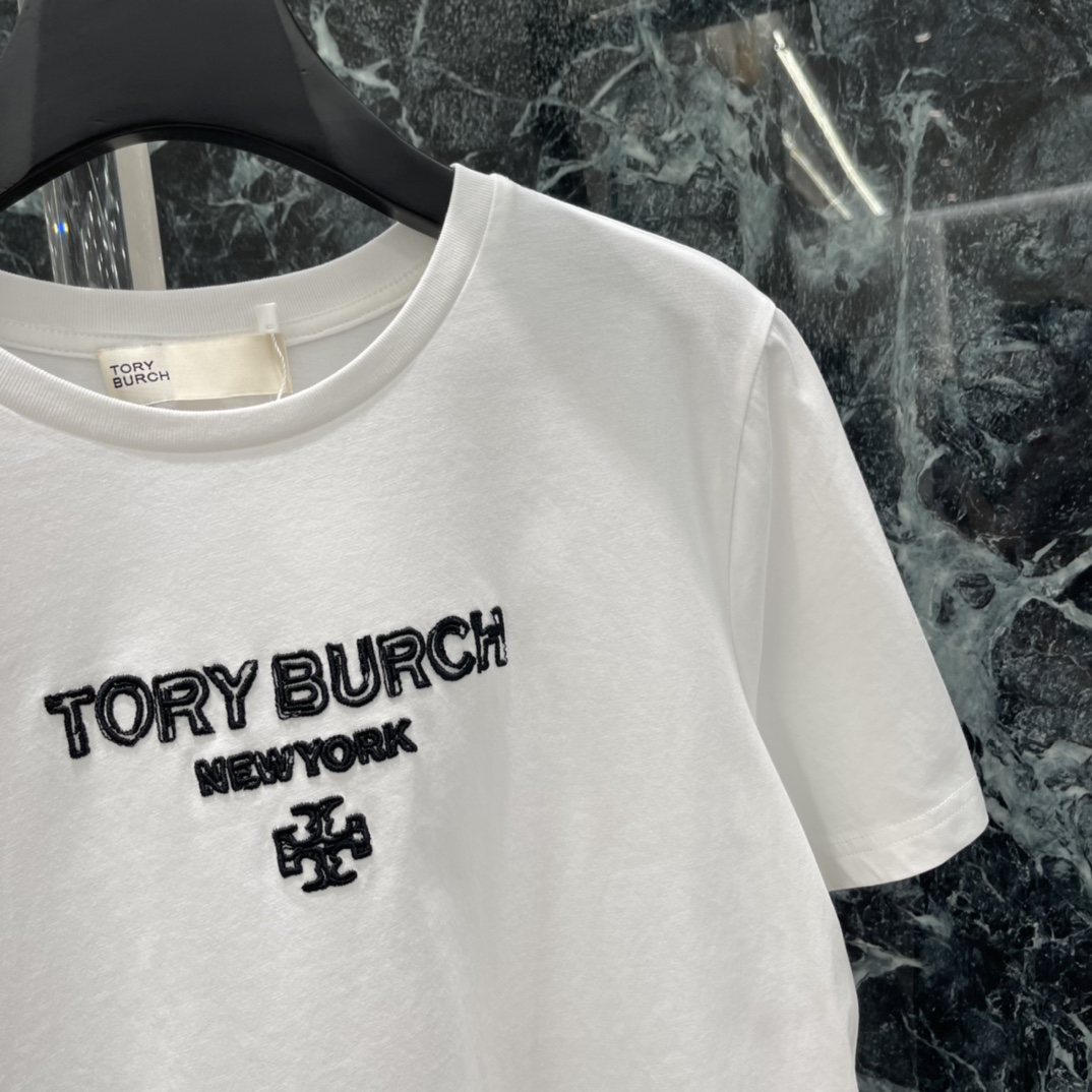 Tory Burc 26早春新款 刺绣logoT恤 胸前黑色刺绣logo 辨识度超高!纯棉面料柔软透气，