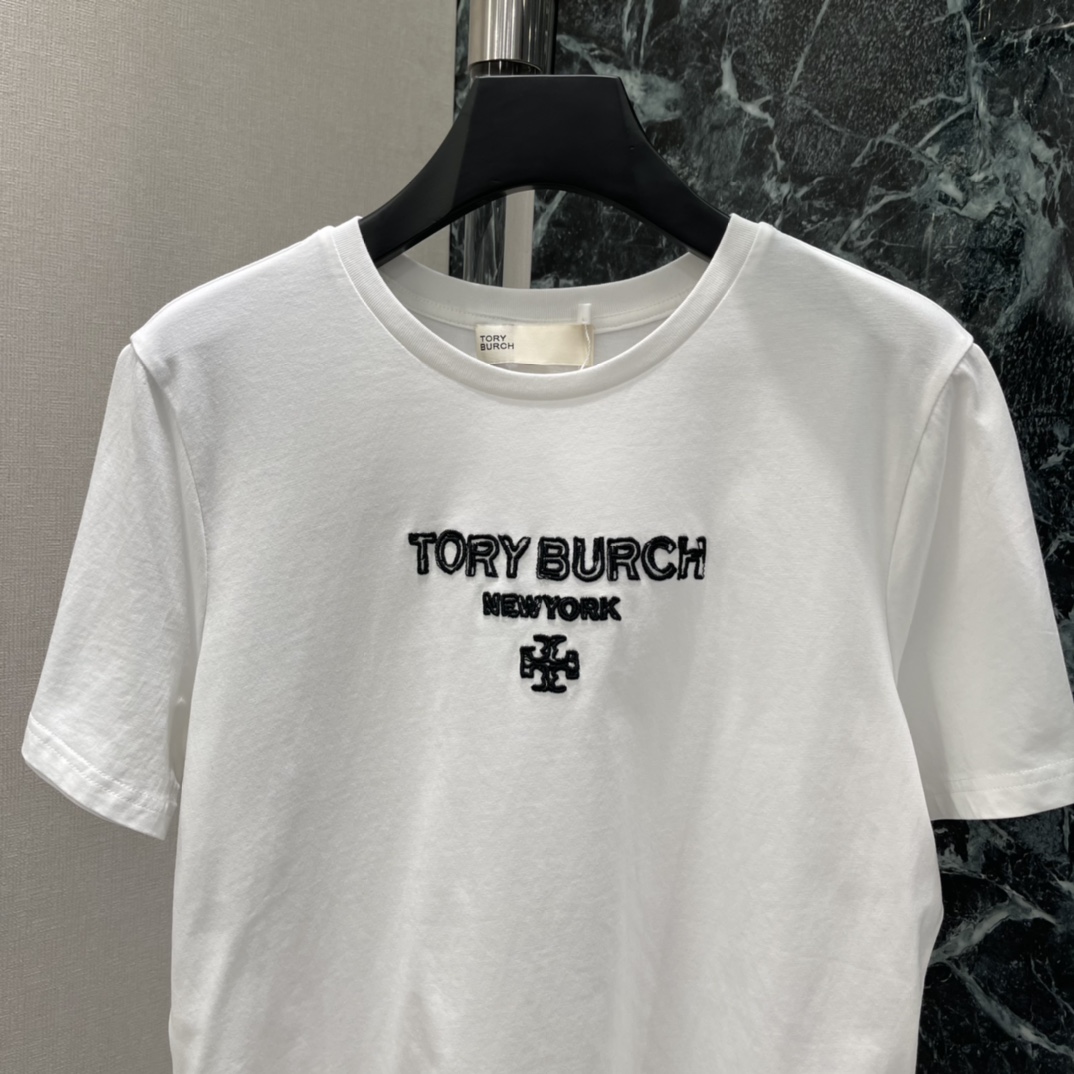 Tory Burc 26早春新款 刺绣logoT恤 胸前黑色刺绣logo 辨识度超高!纯棉面料柔软透气，