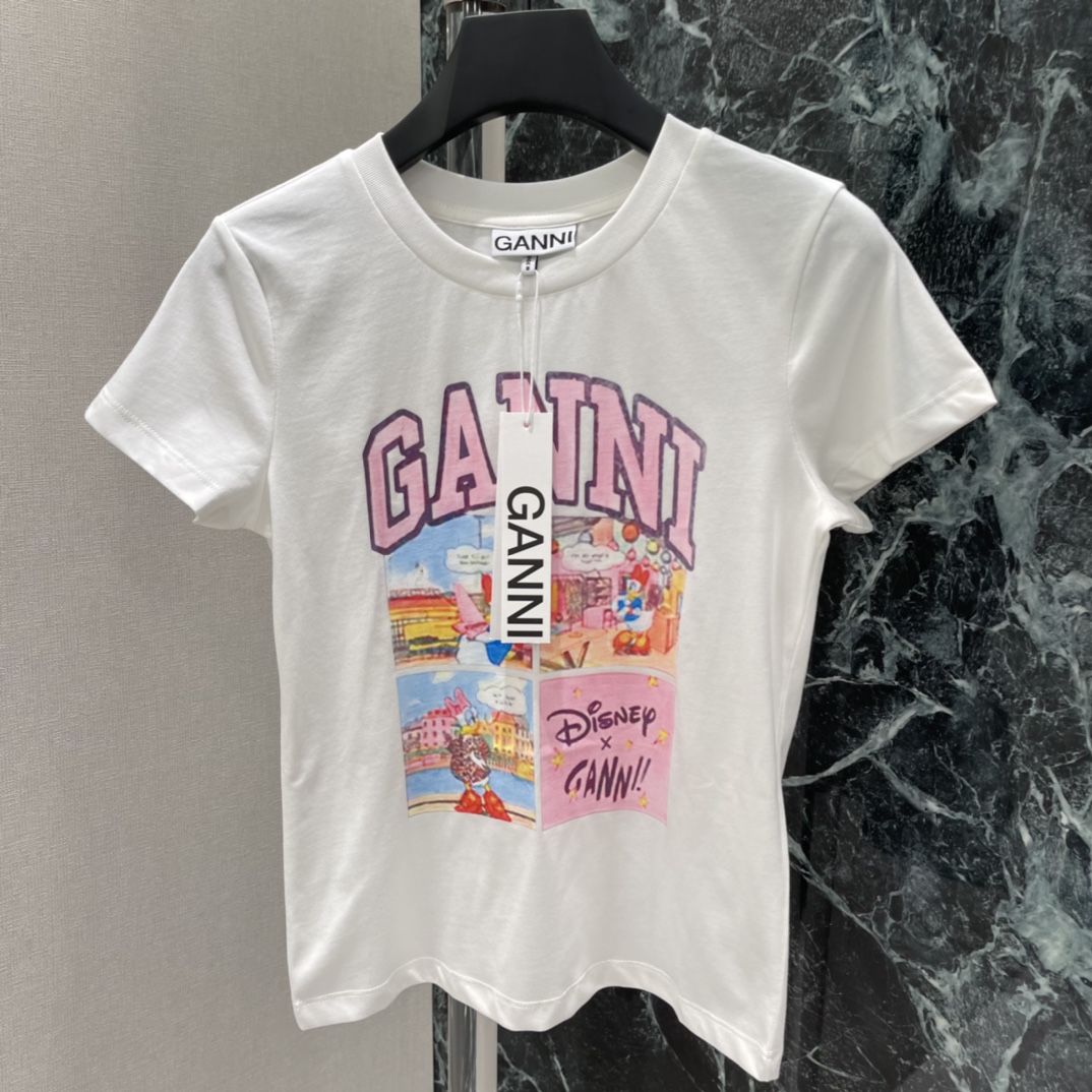 Gann 26早春新款 联名漫画T恤 迪士尼联名的漫画T恤 修身版型 辣妹风满满!正面黛丝鸭漫画图案 趣