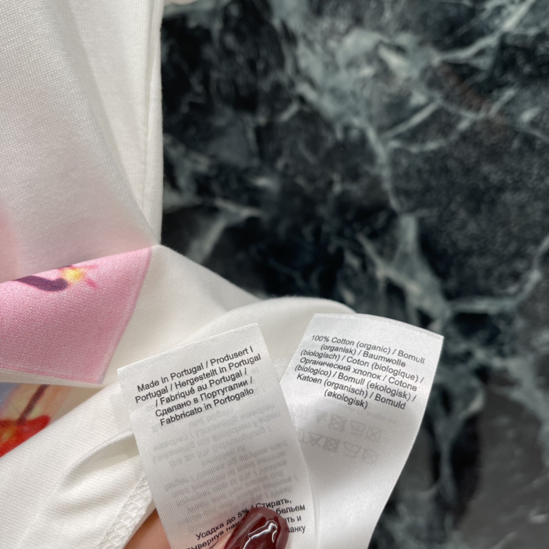 Gann 26早春新款 联名漫画T恤 迪士尼联名的漫画T恤 修身版型 辣妹风满满!正面黛丝鸭漫画图案 趣