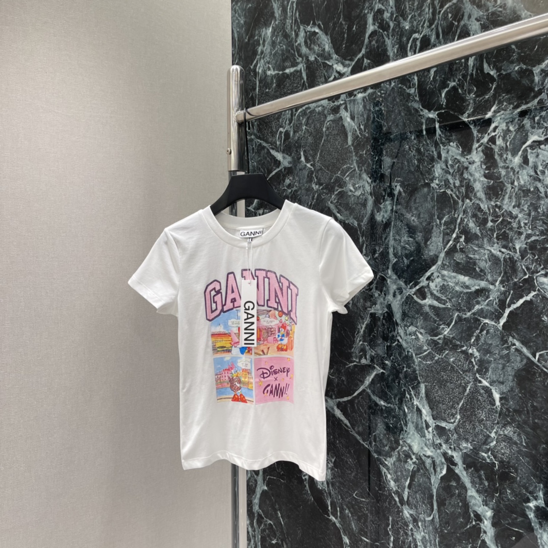 Gann 26早春新款 联名漫画T恤 迪士尼联名的漫画T恤 修身版型 辣妹风满满!正面黛丝鸭漫画图案 趣