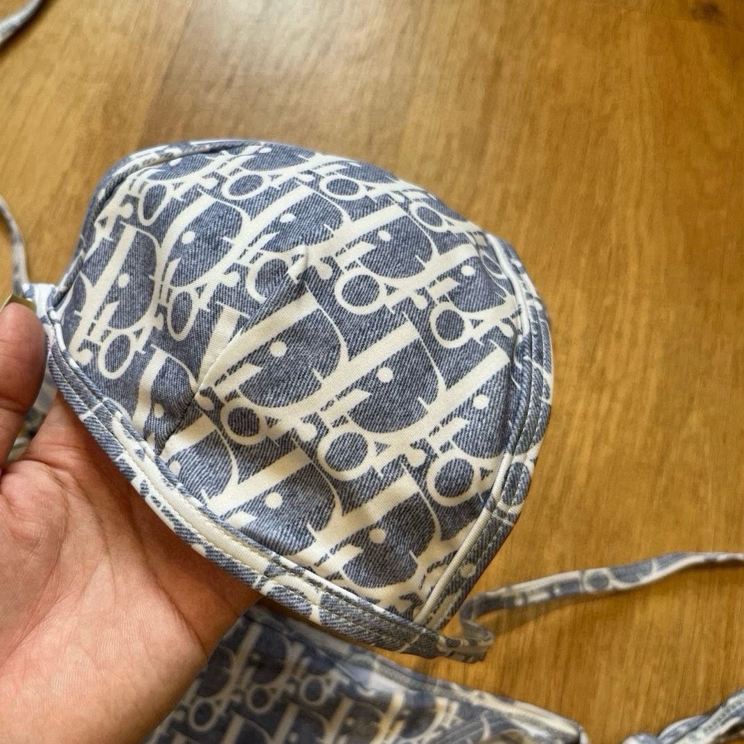 （三件套）。Dior迪奥 新款比基尼泳衣👙❤️😍🥰适合多种场景的游泳衣🏊‍♀️海边 游泳池 温泉 水上乐