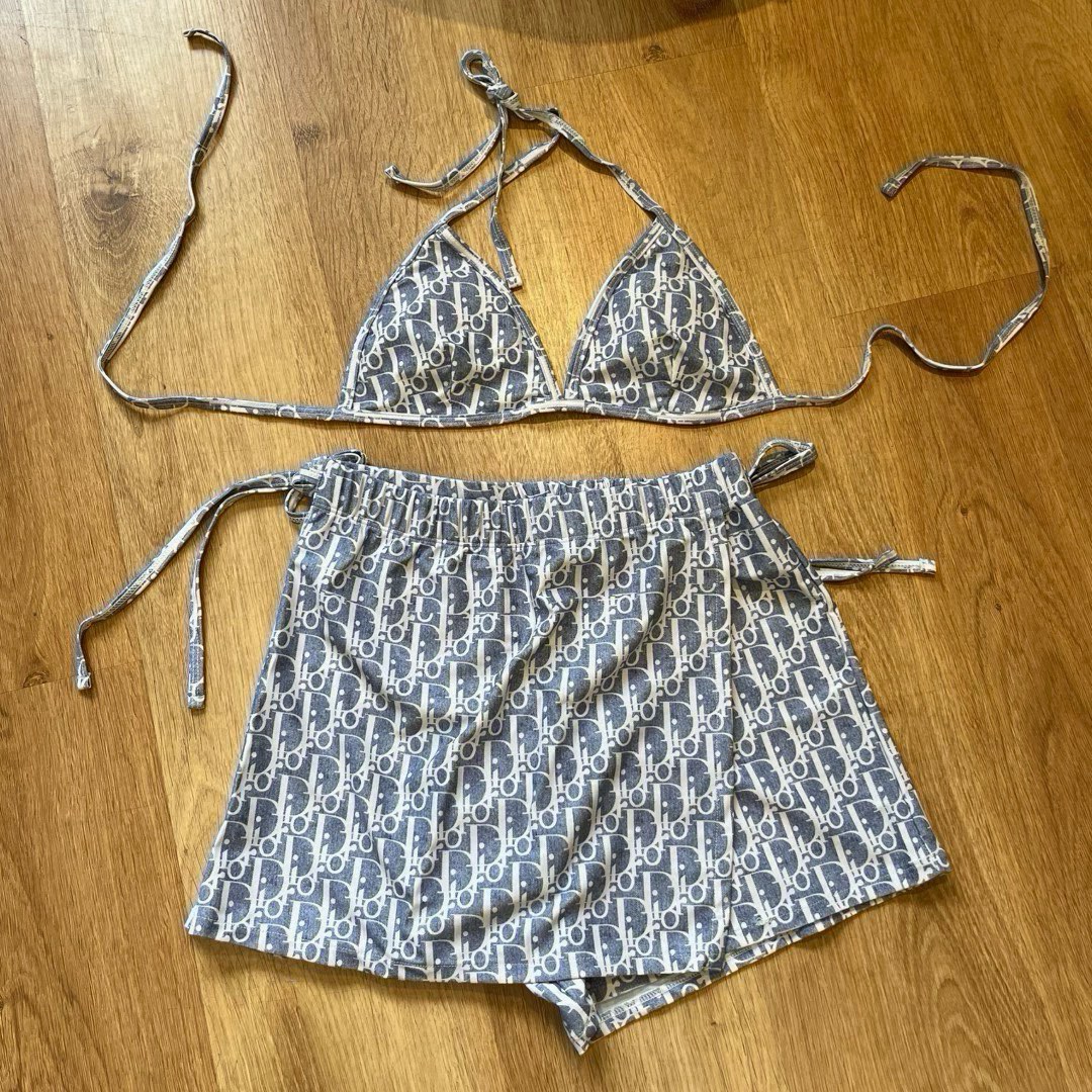 （三件套）。Dior迪奥 新款比基尼泳衣👙❤️😍🥰适合多种场景的游泳衣🏊‍♀️海边 游泳池 温泉 水上乐