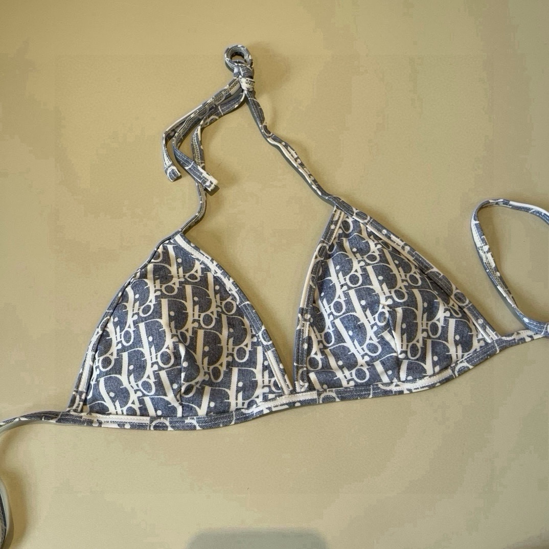 （三件套）。Dior迪奥 新款比基尼泳衣👙❤️😍🥰适合多种场景的游泳衣🏊‍♀️海边 游泳池 温泉 水上乐