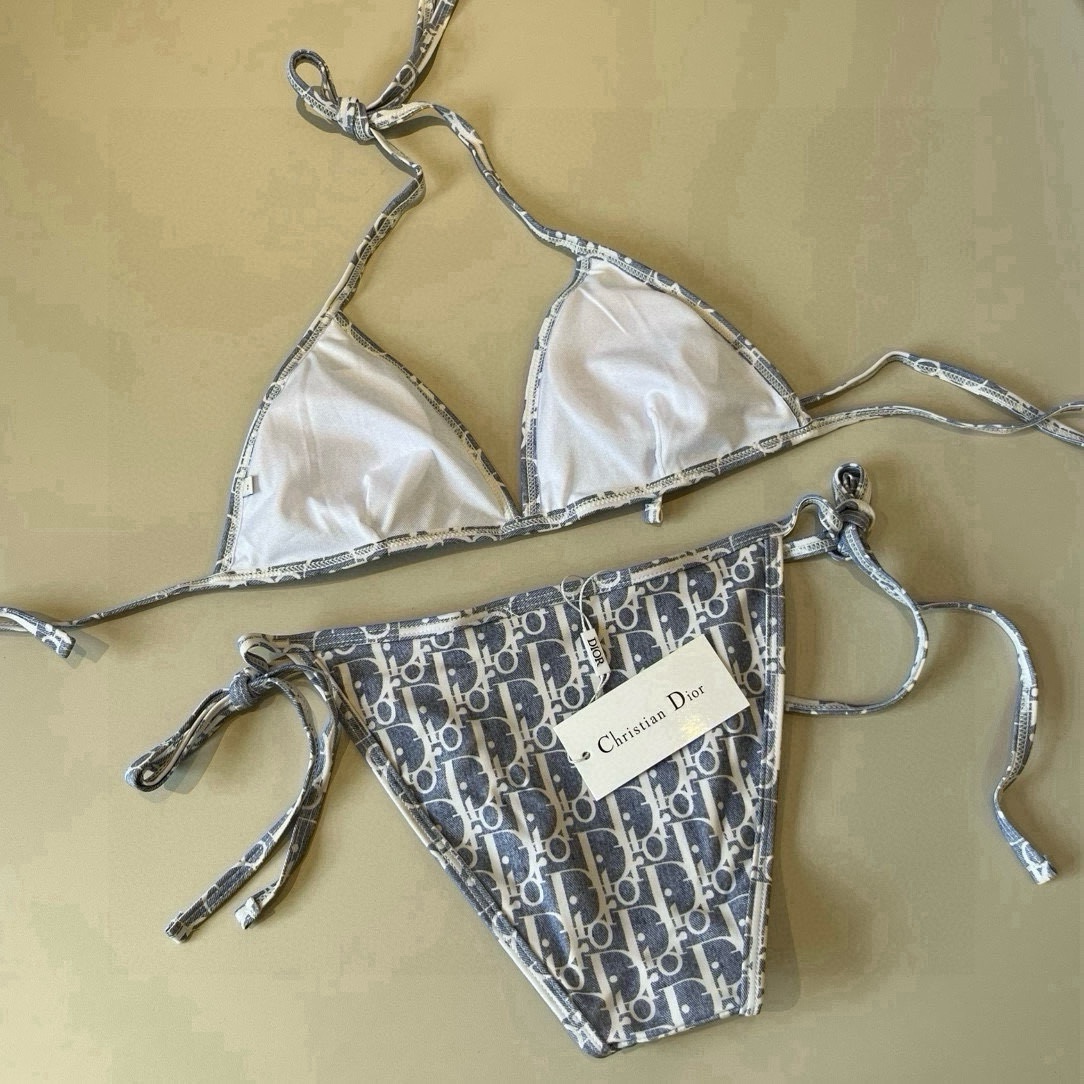 （三件套）。Dior迪奥 新款比基尼泳衣👙❤️😍🥰适合多种场景的游泳衣🏊‍♀️海边 游泳池 温泉 水上乐