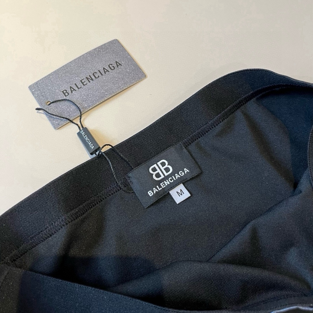 。巴黎世家比基尼👙❤️😍🥰适合多种场景的游泳衣🏊‍♀️海边 游泳池 温泉 水上乐园 漂流都可以😌内搭外穿