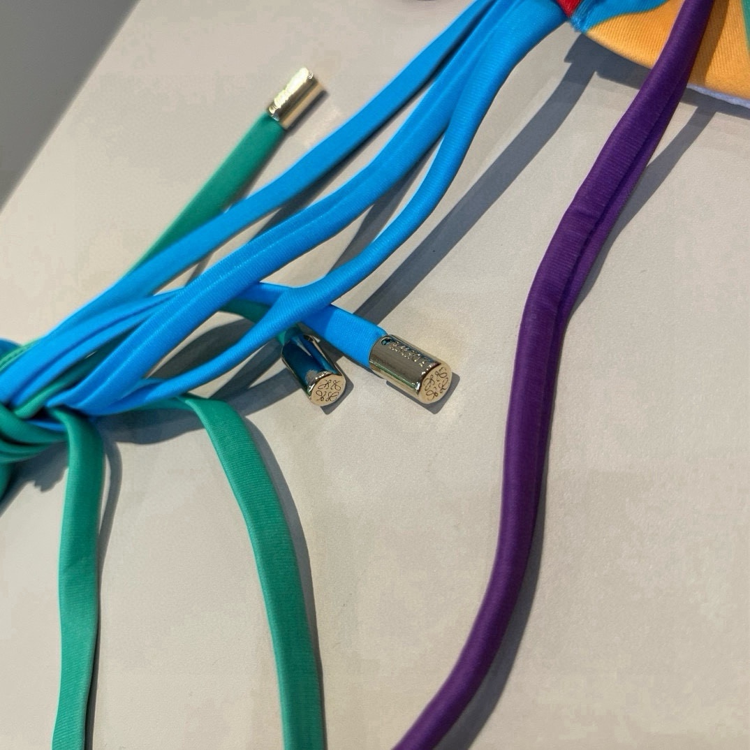 。罗意威LOEWE新款比基尼泳衣👙❤️😍🥰适合多种场景的游泳衣🏊‍♀️海边 游泳池 温泉 水上乐园 漂流