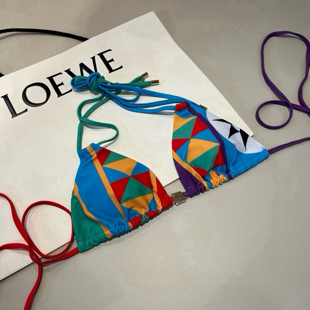 。罗意威LOEWE新款比基尼泳衣👙❤️😍🥰适合多种场景的游泳衣🏊‍♀️海边 游泳池 温泉 水上乐园 漂流