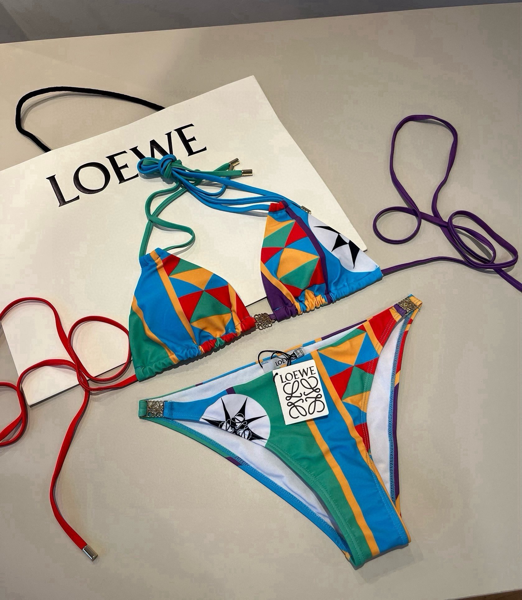 。罗意威LOEWE新款比基尼泳衣👙❤️😍🥰适合多种场景的游泳衣🏊‍♀️海边 游泳池 温泉 水上乐园 漂流