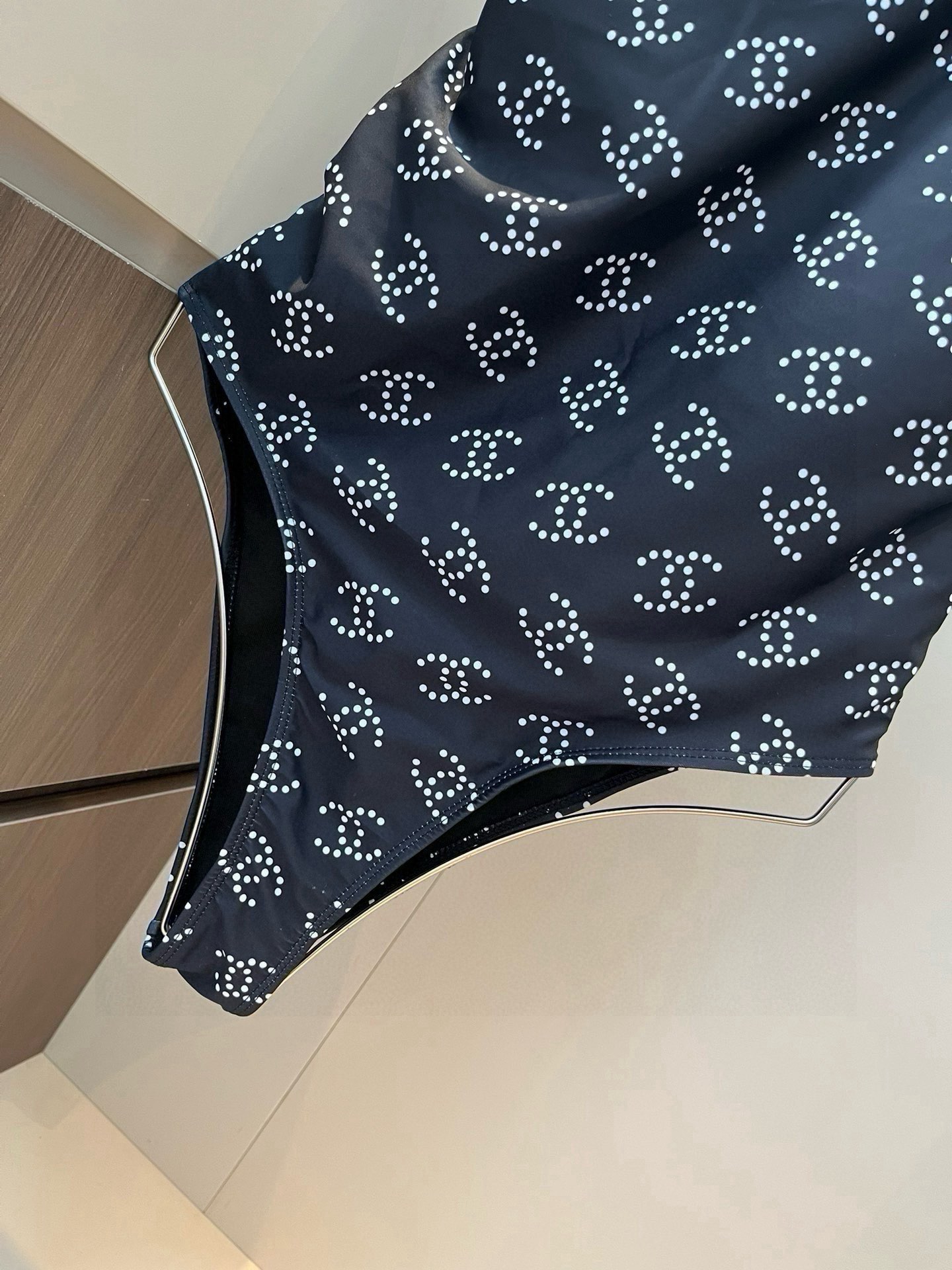 。Chanel 香奈儿连体泳衣 😍🥰适合多种场景的游泳衣🏊‍♀️海边 游泳池 温泉 水上乐园 漂流都可以