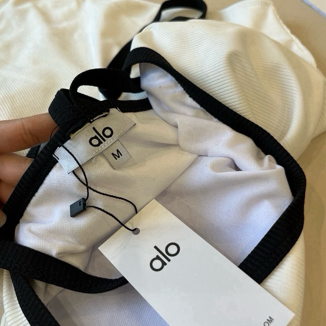 。alo连体泳衣 😍🥰适合多种场景的游泳衣🏊‍♀️海边 游泳池 温泉 水上乐园 漂流都可以😌内搭也完全可