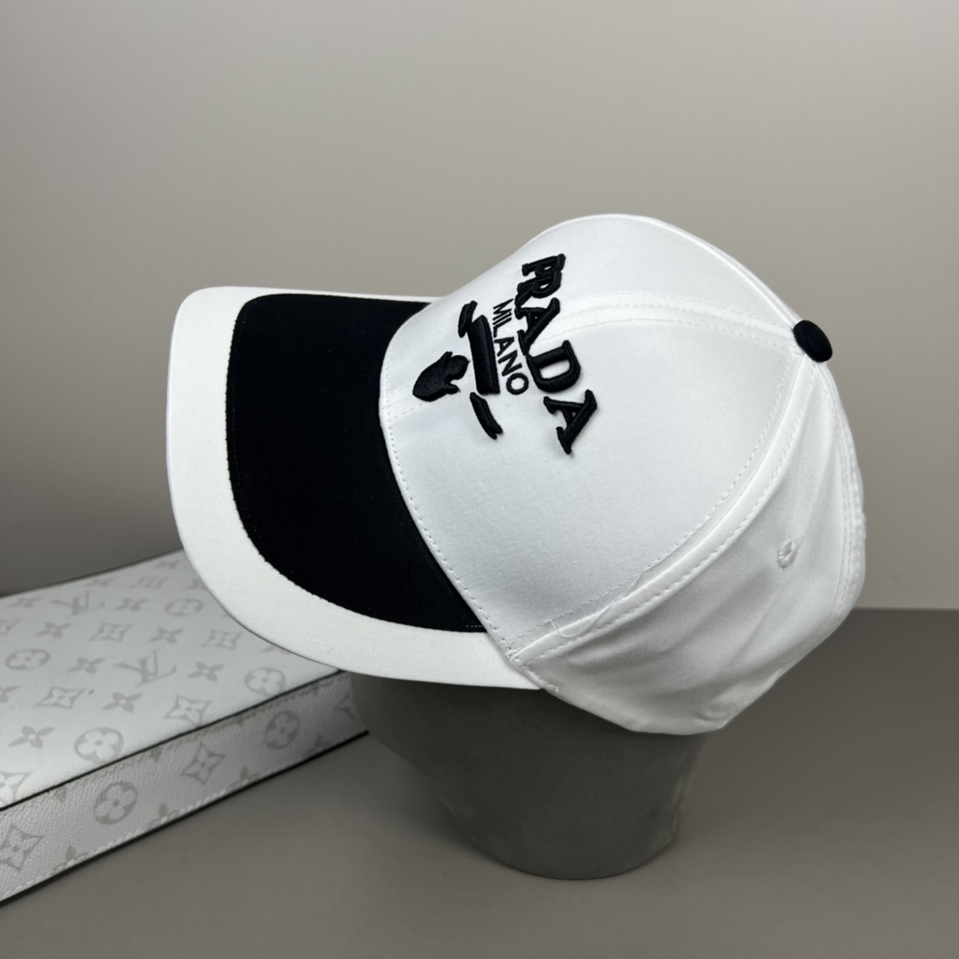 P 普拉达Prada 经典三角标棒球帽🧢万能必留款 戴一万年都好看 日常刚需 颜色完美 帽型正点 简直谁