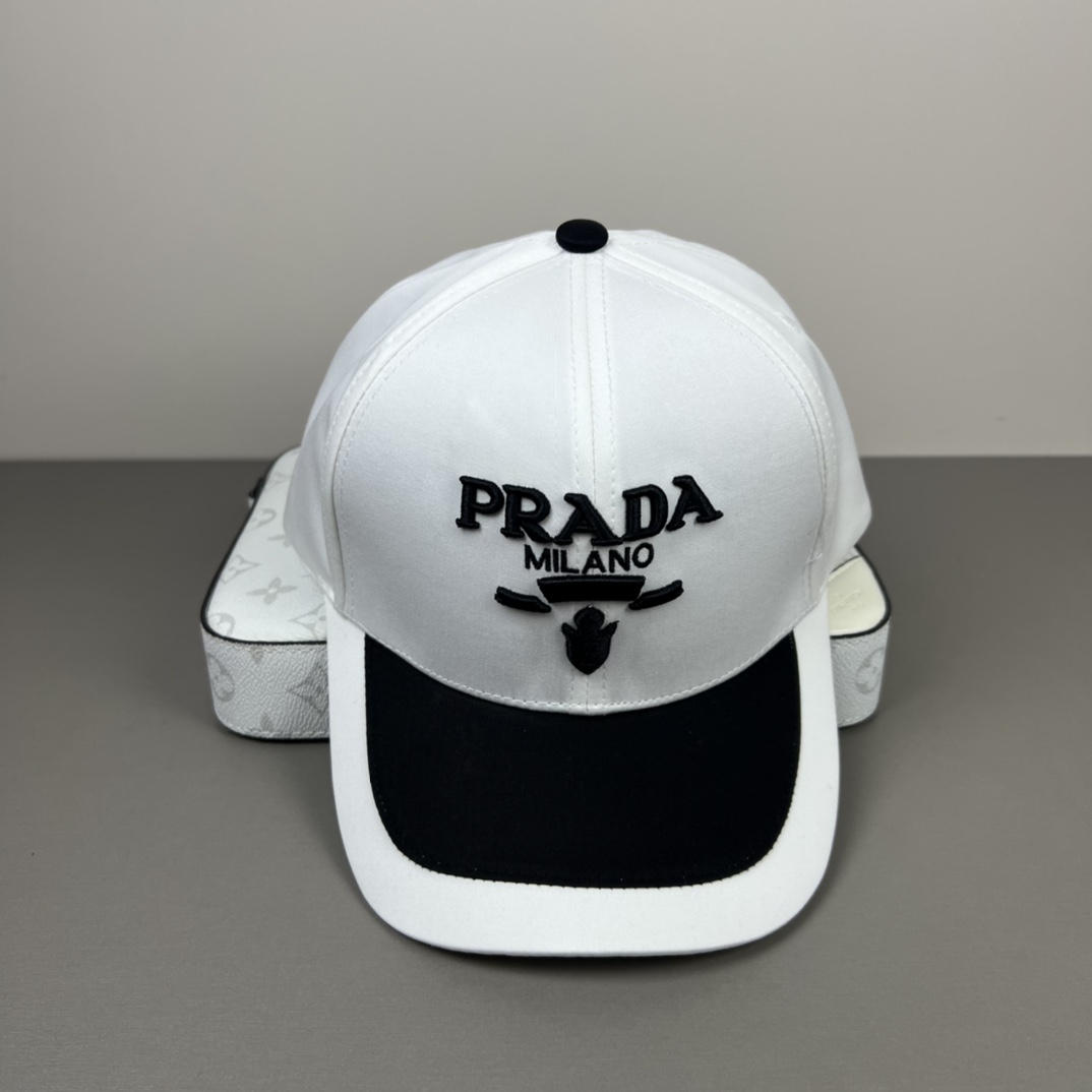 P 普拉达Prada 经典三角标棒球帽🧢万能必留款 戴一万年都好看 日常刚需 颜色完美 帽型正点 简直谁