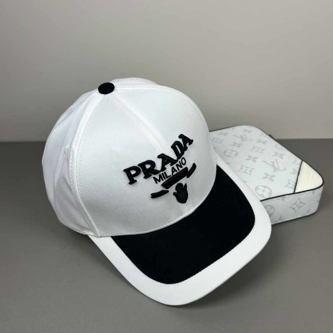 P 普拉达Prada 经典三角标棒球帽🧢万能必留款 戴一万年都好看 日常刚需 颜色完美 帽型正点 简直谁