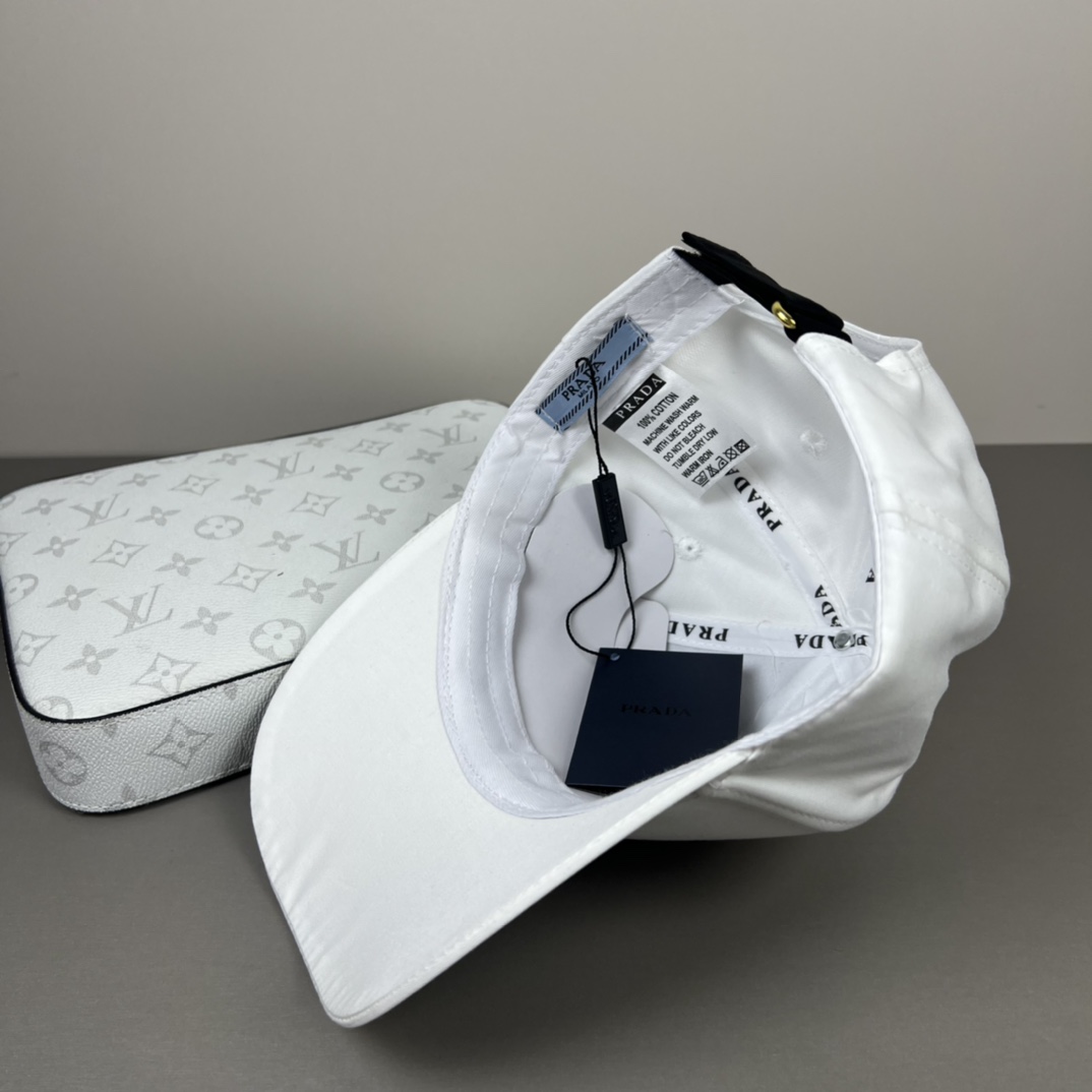 P 普拉达Prada 经典三角标棒球帽🧢万能必留款 戴一万年都好看 日常刚需 颜色完美 帽型正点 简直谁