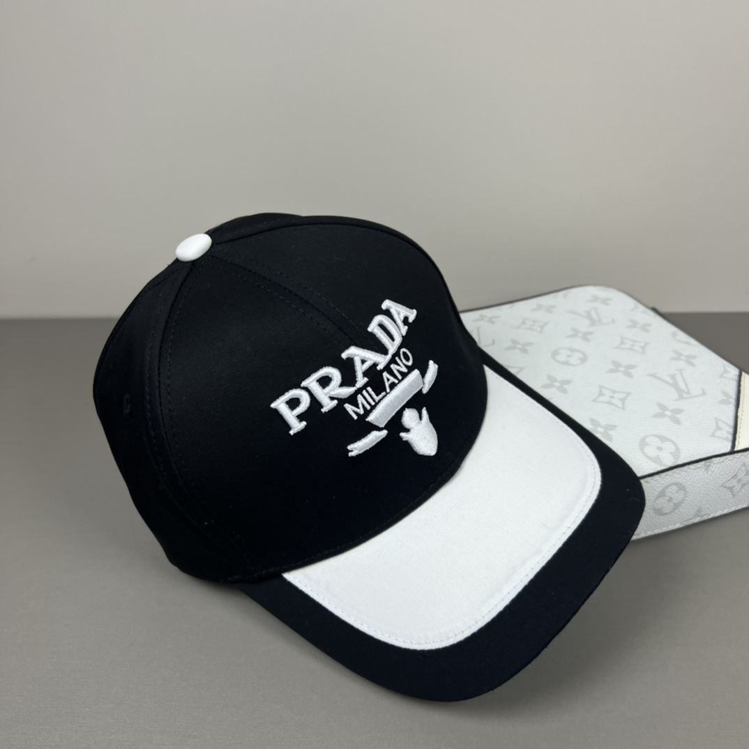 P 普拉达Prada 经典三角标棒球帽🧢万能必留款 戴一万年都好看 日常刚需 颜色完美 帽型正点 简直谁