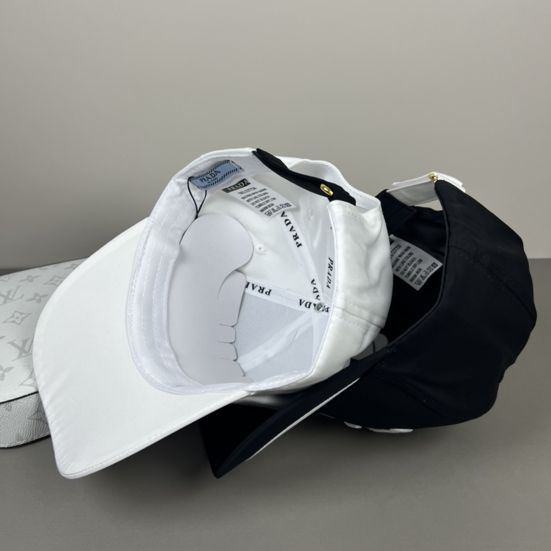 P 普拉达Prada 经典三角标棒球帽🧢万能必留款 戴一万年都好看 日常刚需 颜色完美 帽型正点 简直谁