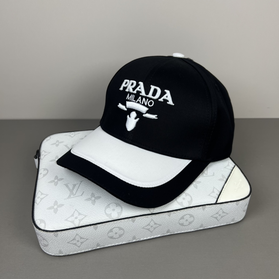 P 普拉达Prada 经典三角标棒球帽🧢万能必留款 戴一万年都好看 日常刚需 颜色完美 帽型正点 简直谁