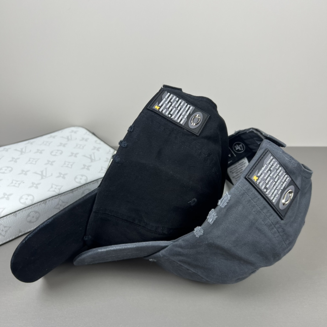 欧克利（OAKLEY）主要经营运动时尚产品，推出全新个性定制系列，帮助佩戴者打造更具个人标签的运动和休闲