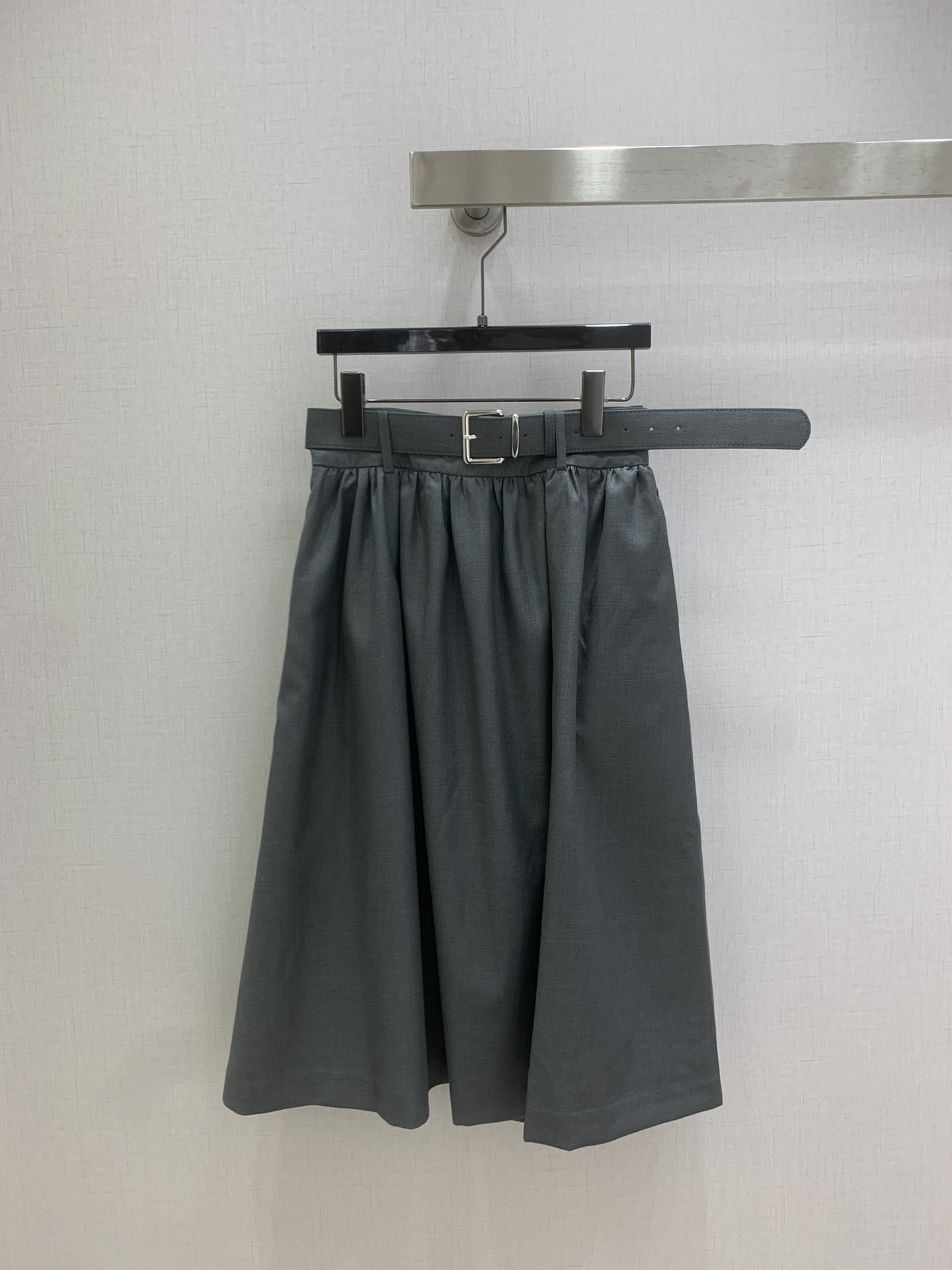 NO:740041,Highly recommended 26 early spring new style belted pleated long skirt, Korean slim casual umbrella skirt, large crotch-covering high-waisted midi skirt, two colors, SMLXL code, high quality ABC,,skirts,19860909强烈推荐 26早春新款 腰带褶皱长半裙 韩系显瘦休闲伞裙大摆遮胯高腰中裙 两个色 SMLXL码 高品质ABC,,skirts,,Women's clothing