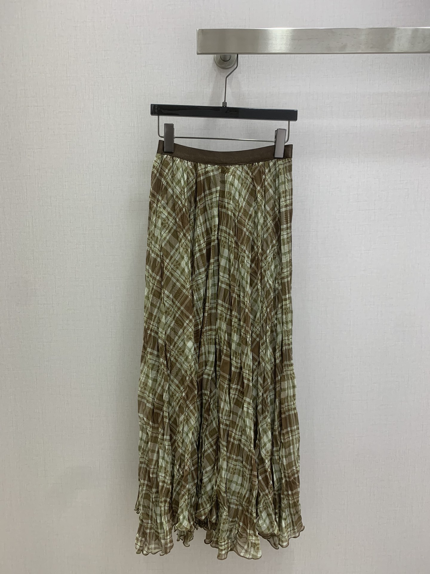 NO:740050,Highly recommended 26 early spring new style, printed contrasting color long skirt, forest style elegant long skirt with large hem, irregular pleats, two colors, SMLXL code, high quality ABC,,skirts,19860909强烈推荐 26早春新款 印花撞色长半裙 森系飘逸大摆不规则乱褶长裙 两个色 SMLXL码 高品质ABC,,skirts,,Women's clothing