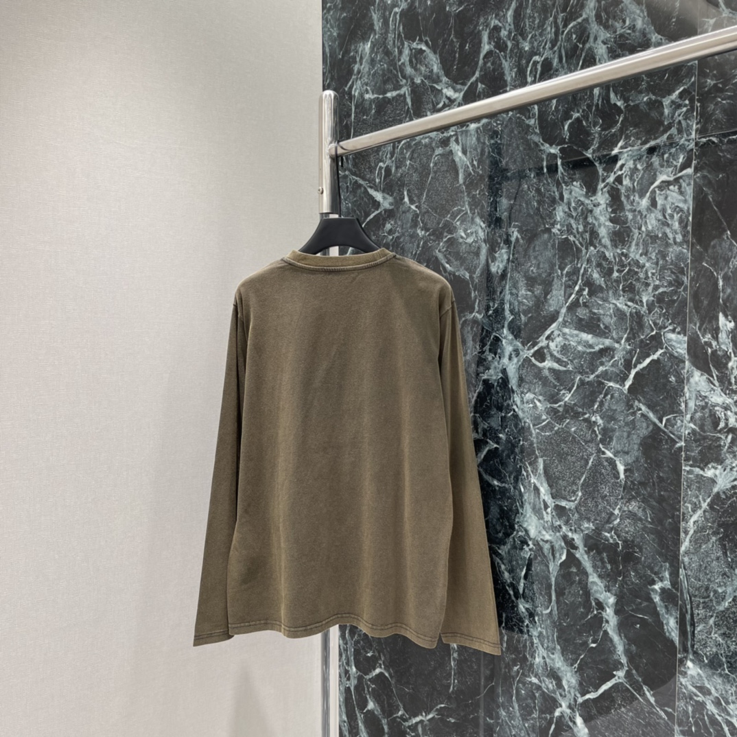 Ac 26春夏新款 龙纹长袖T恤 深咖色复古做旧 胸前龙纹刺绣超有辨识度 低调又有设计感 宽松版型 日常