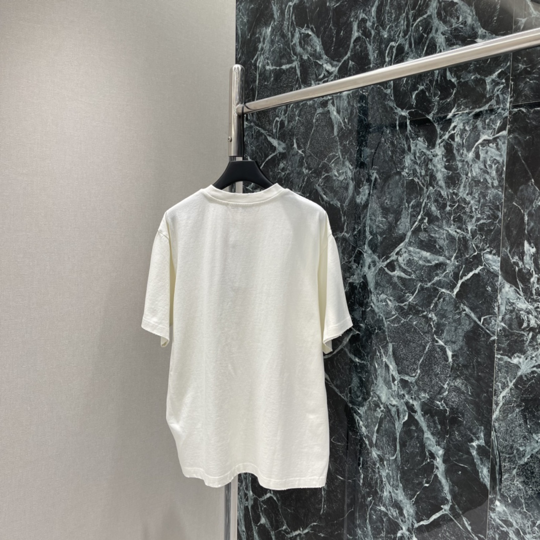 Ac 26春夏新款 印花短袖T恤 正面抽象艺术印花+品牌字母字样 艺术感满满 宽松版型，包容性强 单穿或