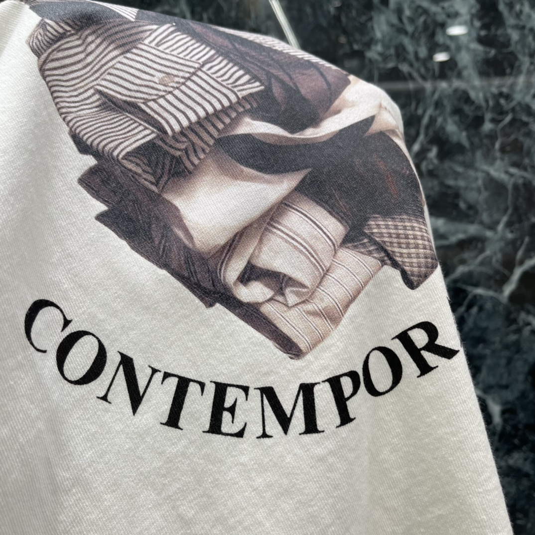 Ac 26春夏新款 印花短袖T恤 正面抽象艺术印花+品牌字母字样 艺术感满满 宽松版型，包容性强 单穿或