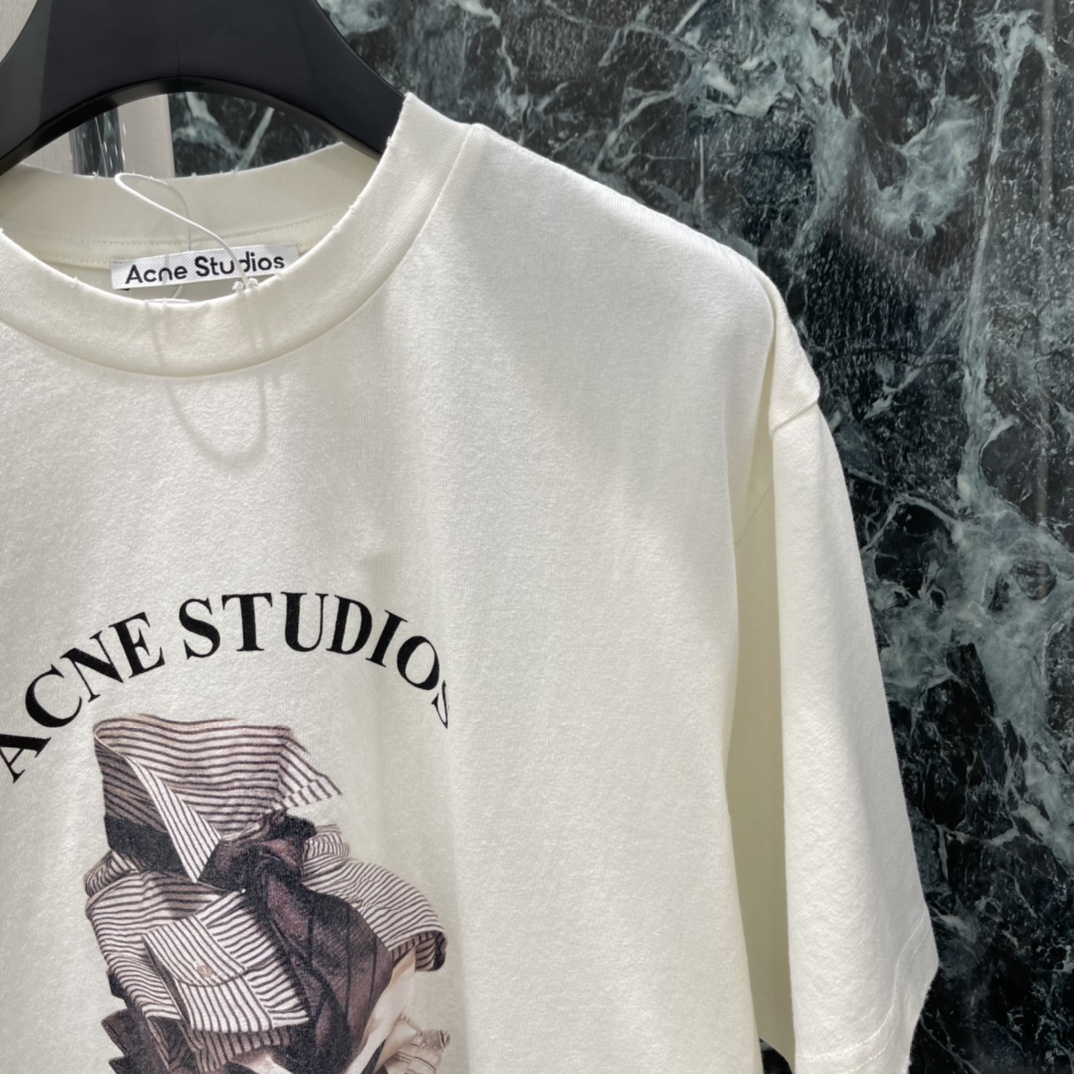 Ac 26春夏新款 印花短袖T恤 正面抽象艺术印花+品牌字母字样 艺术感满满 宽松版型，包容性强 单穿或