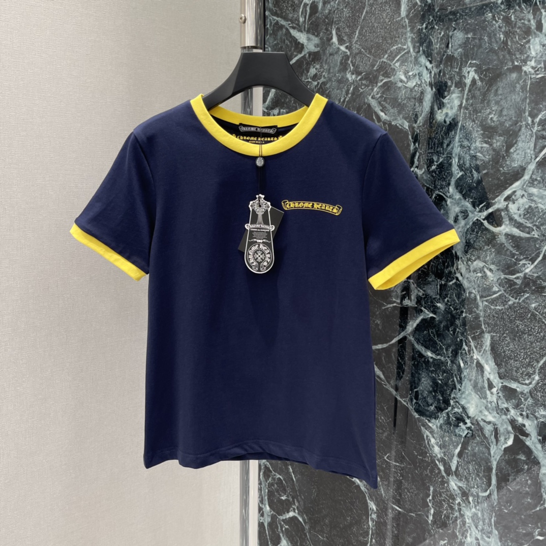 克罗心 26春夏新款 蓝黄马蹄短袖 藏青主色+黄色袖口 视觉超吸睛!背面马蹄铁+梵文Logo 修身版型搭