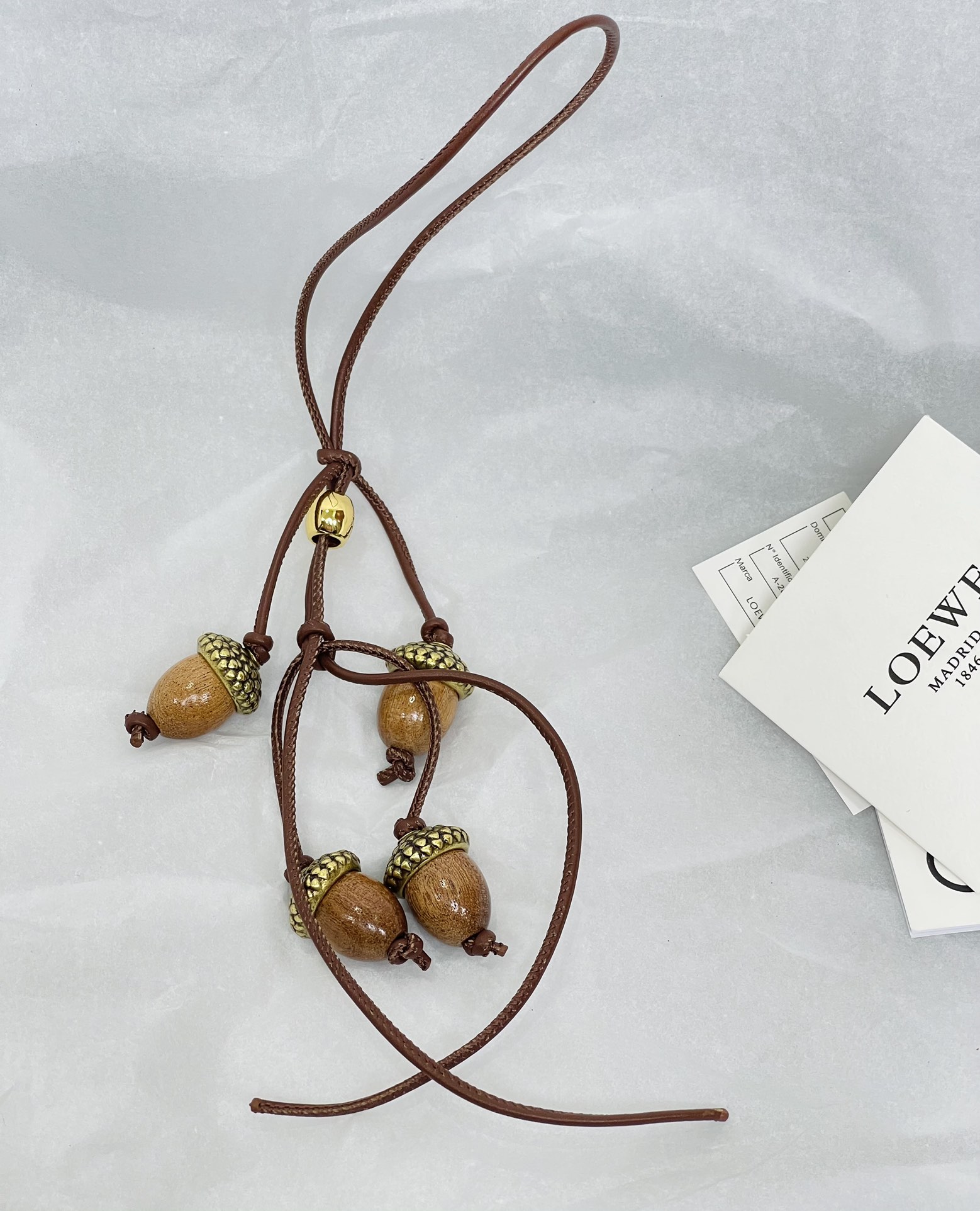 NO:718364,Wooden and leather acorn pendant!  ,Loewe wallet,loewe,wallets,cowhide19860909木质拼牛皮橡果挂件！,罗意威钱包,loewe,wallets,cowhide,欧美剧