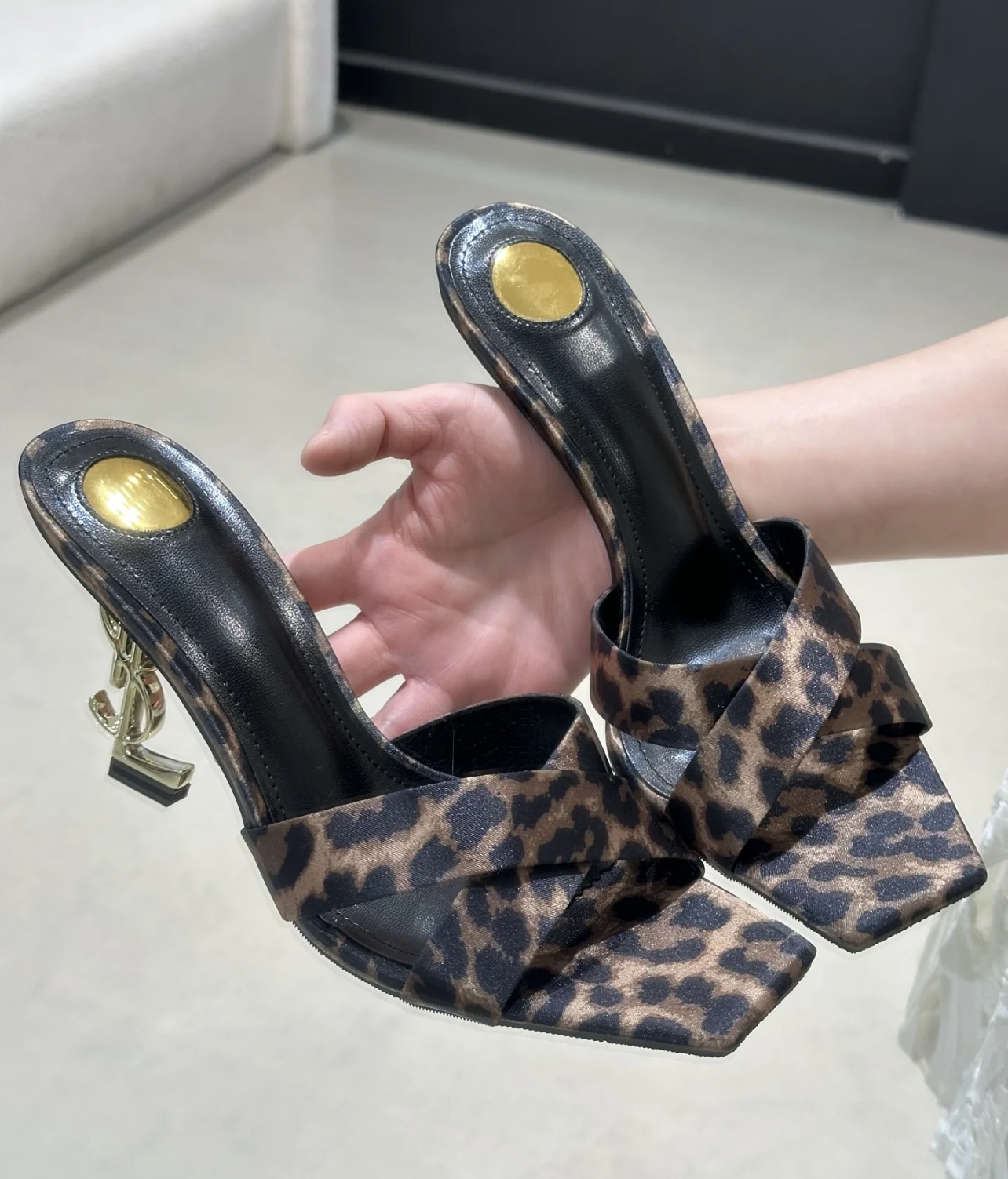 NO:818890,Feminine, high heels and slippers, high heels, slippers19860909女人味十足,高跟鞋拖鞋,high heels,slippers,Women's Shoes
