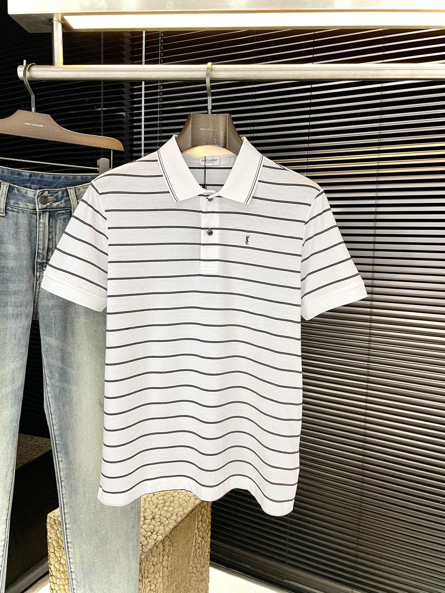 NO:743465,P Saint Laurent (Saint Laurent) 2026 spring and summer latest Polo short-sleeved. This Polo shirt is made of high-end mercerized cotton fabric. It is a timeless design item suitable for various seasons. Classic style, the whole piece is decorated with classic Logo embroidery logo, business casual, high-end for outer wear and inner wear, highly recommended!  Size M-3XL,,saint laurent,saint laurent,T-shirt,19860909P Saint Laurent（圣罗兰） 2026年春夏最新款Polo短袖,这款Polo衫采用高端丝光棉面料制成,是适合各种季节的隽永设计单品.经典款式,整件饰有经典Logo刺绣标识,商务休闲,外穿内搭都高档次,强烈推荐！码数M-3XL,,saint laurent,saint laurent,T-shirt,,Men's clothing