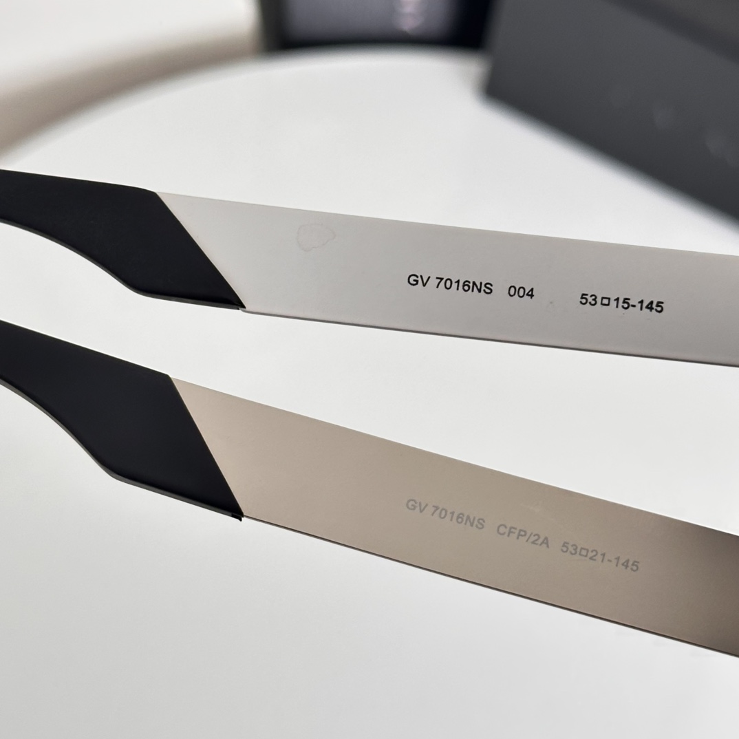 ‼️经典永不过时GIVENCHY *GV7016Size:53-15-145👍