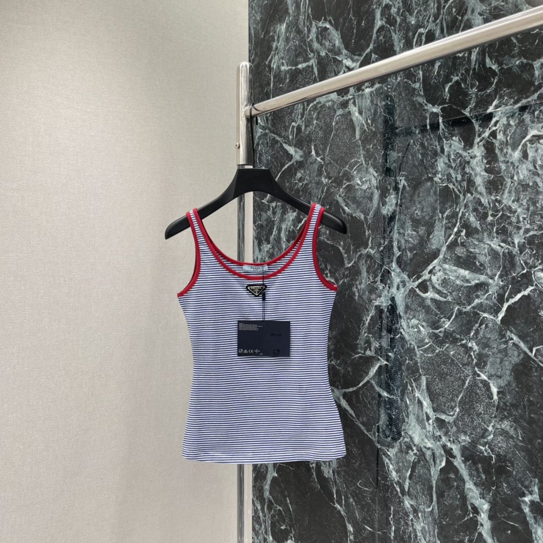 PD 26春夏新款 条纹针织背心 红色撞色边框超吸睛，简约又活力满满!贴身舒适夏天穿超合适 胸前三角Lo