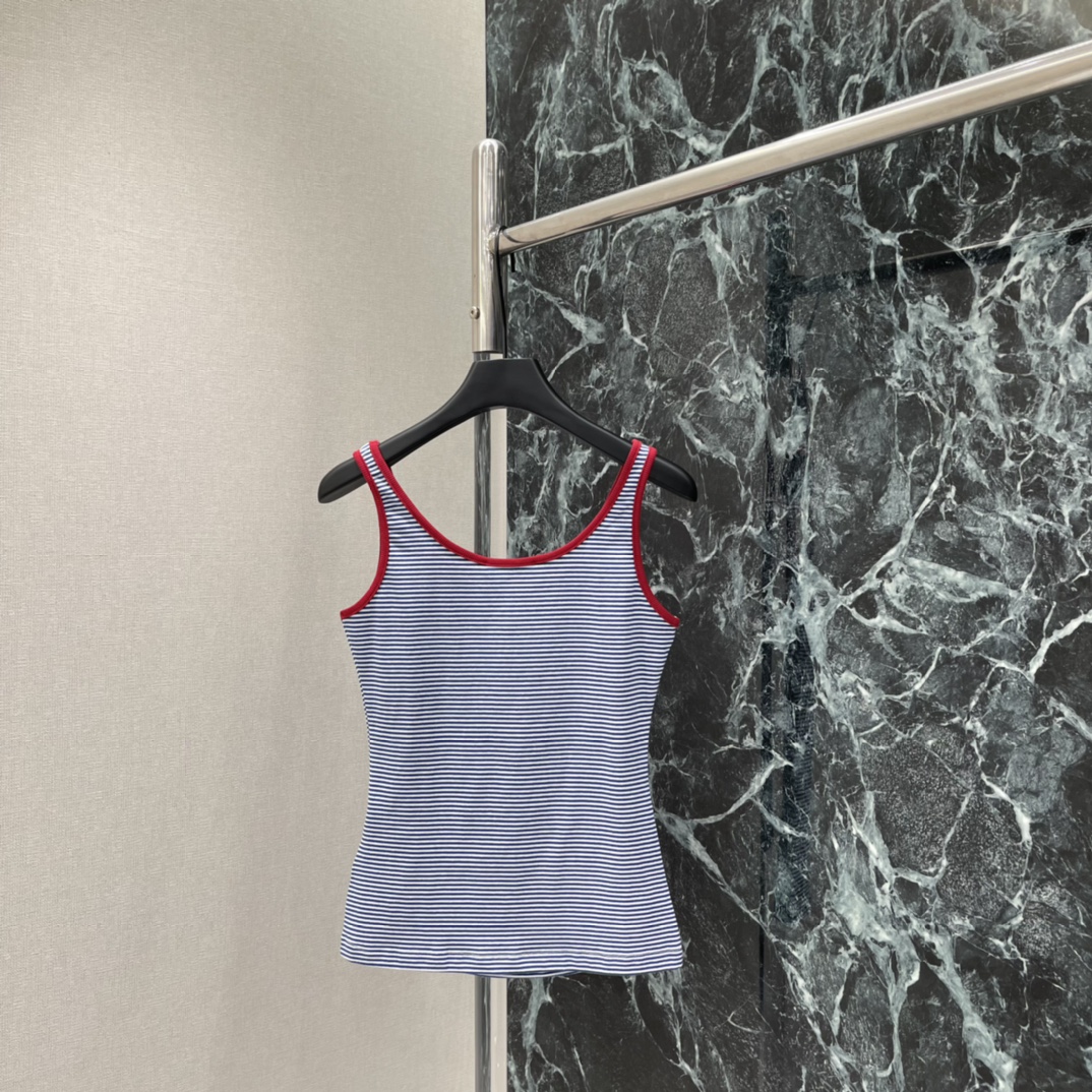 PD 26春夏新款 条纹针织背心 红色撞色边框超吸睛，简约又活力满满!贴身舒适夏天穿超合适 胸前三角Lo