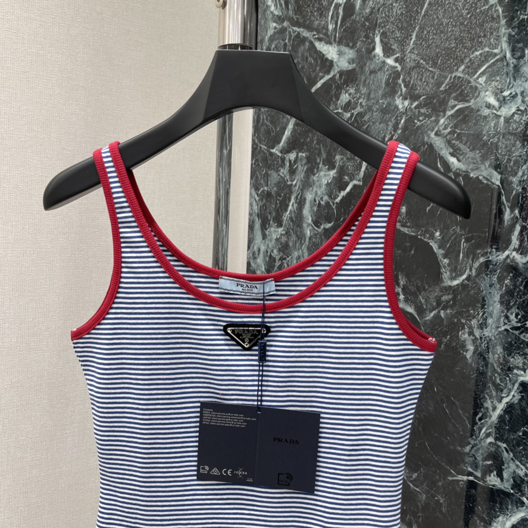 PD 26春夏新款 条纹针织背心 红色撞色边框超吸睛，简约又活力满满!贴身舒适夏天穿超合适 胸前三角Lo