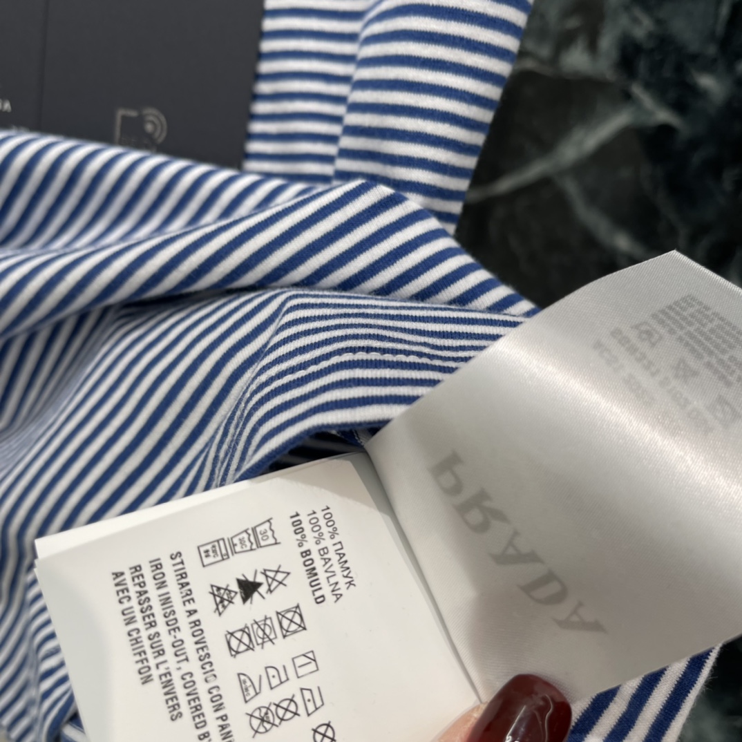 PD 26春夏新款 条纹针织背心 红色撞色边框超吸睛，简约又活力满满!贴身舒适夏天穿超合适 胸前三角Lo