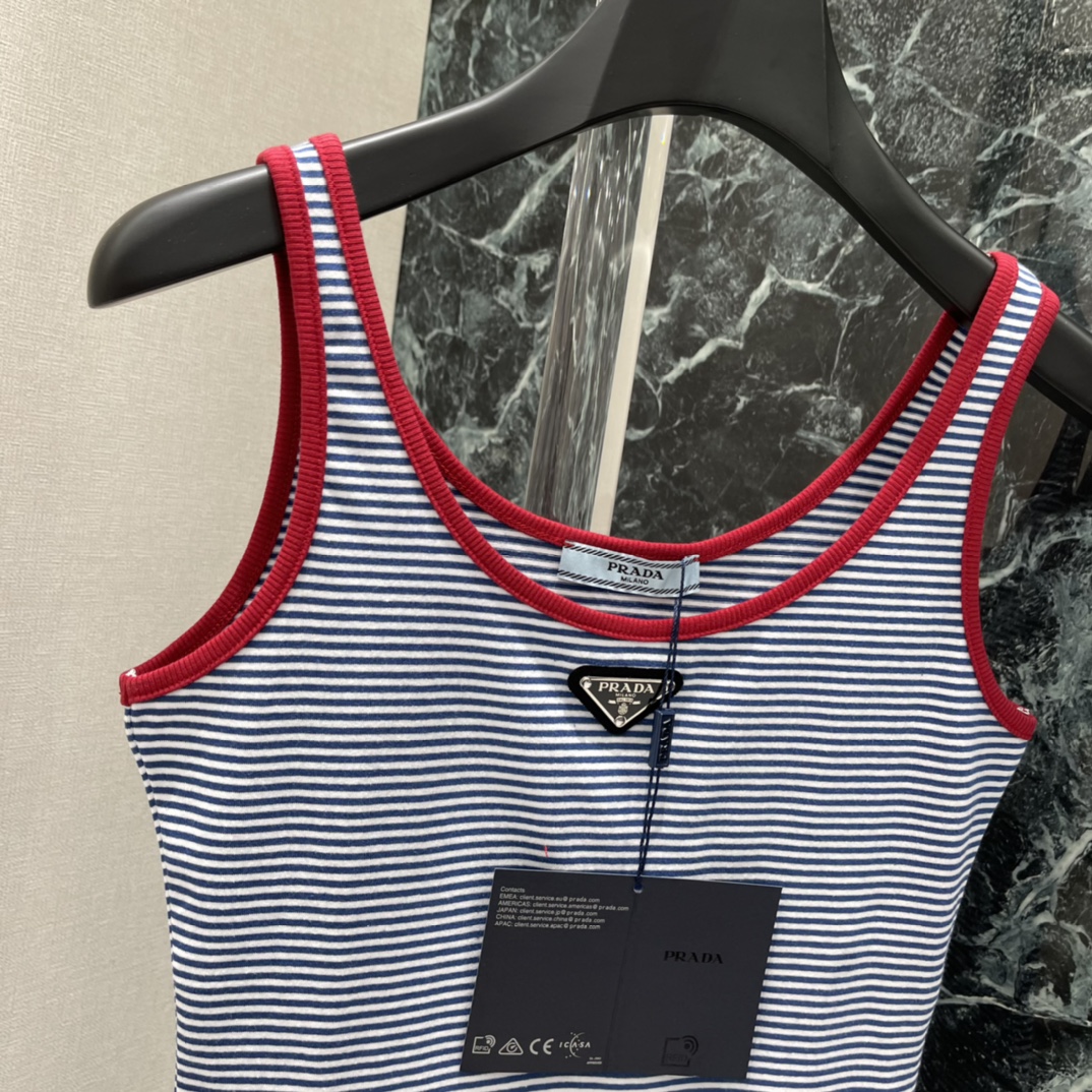 PD 26春夏新款 条纹针织背心 红色撞色边框超吸睛，简约又活力满满!贴身舒适夏天穿超合适 胸前三角Lo