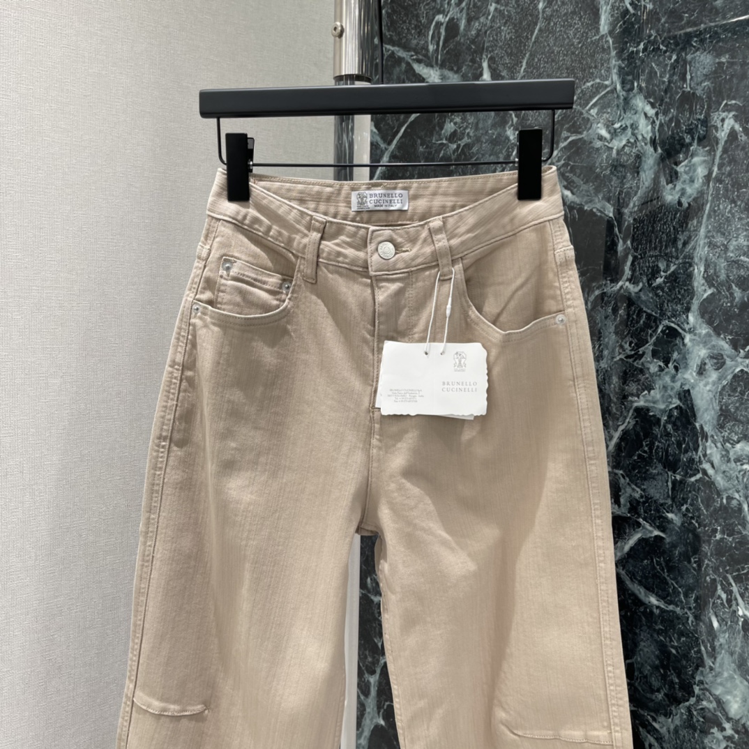 💰270brunello cucinell 26春夏新款 卡其色阔腿裤 采用斜纹棉面料 垂感好又透气 日