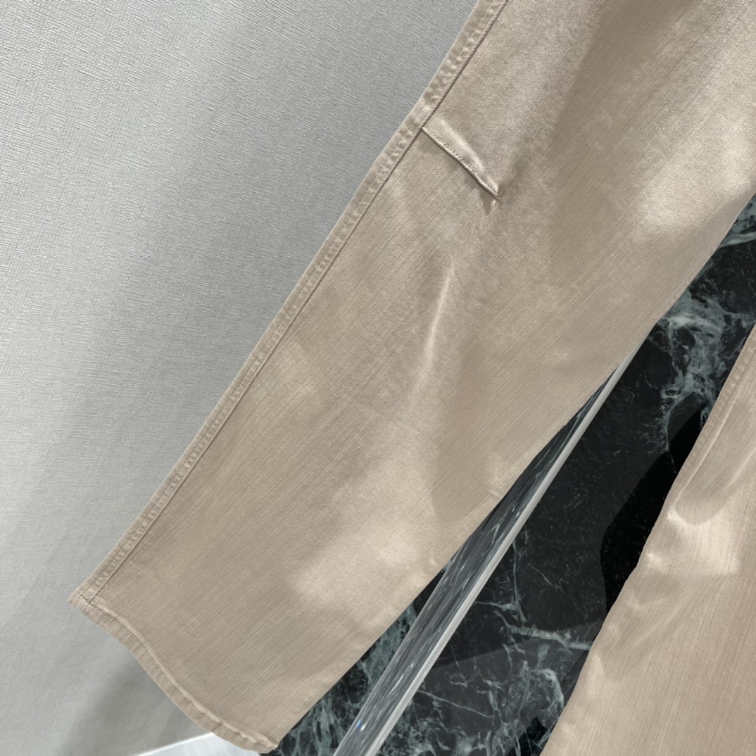 💰270brunello cucinell 26春夏新款 卡其色阔腿裤 采用斜纹棉面料 垂感好又透气 日