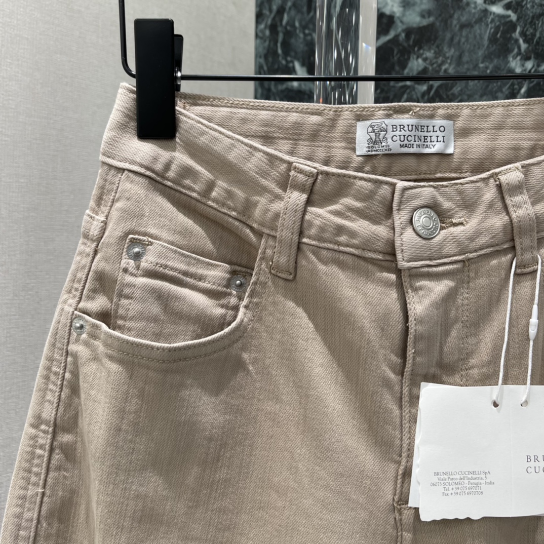💰270brunello cucinell 26春夏新款 卡其色阔腿裤 采用斜纹棉面料 垂感好又透气 日