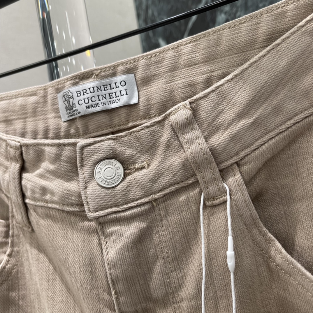 💰270brunello cucinell 26春夏新款 卡其色阔腿裤 采用斜纹棉面料 垂感好又透气 日