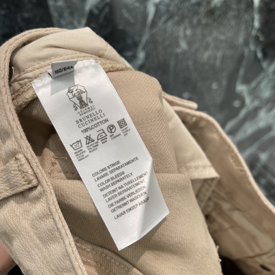 💰270brunello cucinell 26春夏新款 卡其色阔腿裤 采用斜纹棉面料 垂感好又透气 日