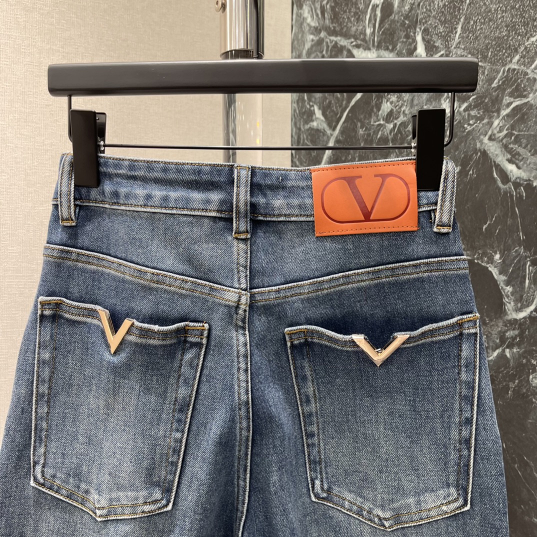 Val华伦 26春夏新款 高腰阔腿牛仔裤 经典蓝色水洗面料，复古又时髦!高腰设计拉长腿部比例 显瘦显高 