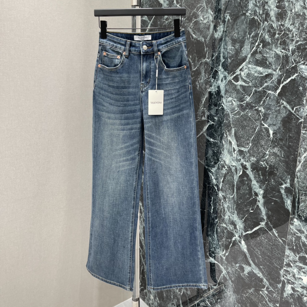 Val华伦 26春夏新款 高腰阔腿牛仔裤 经典蓝色水洗面料，复古又时髦!高腰设计拉长腿部比例 显瘦显高 
